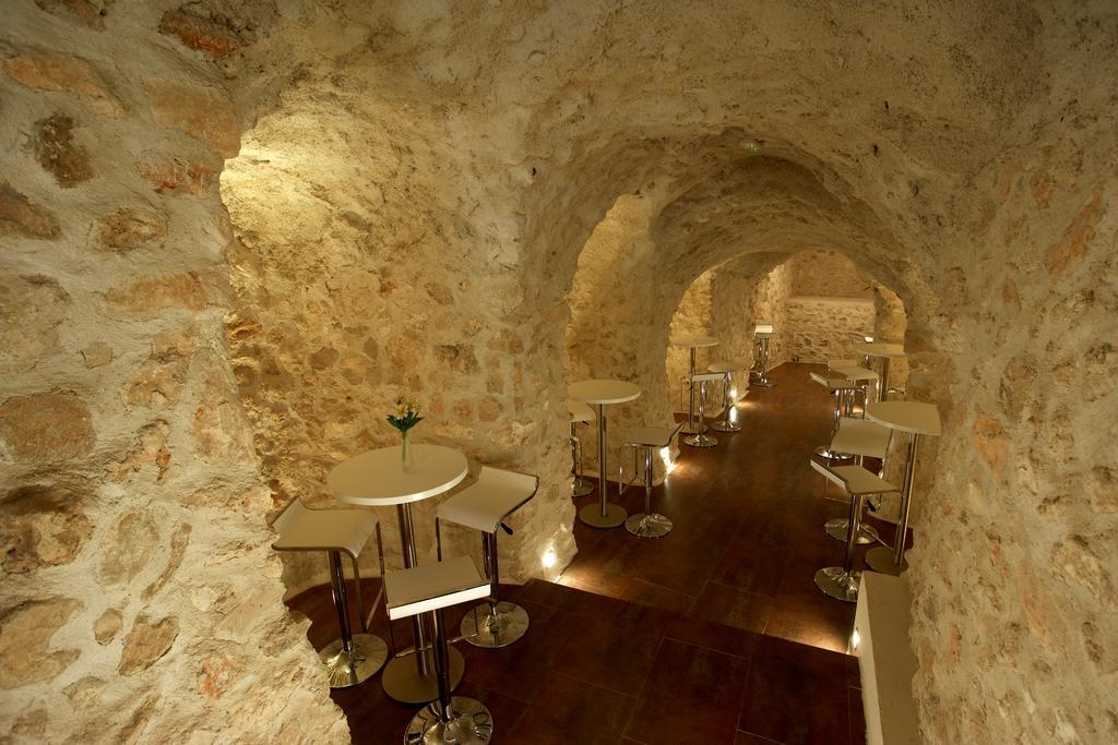 El Pontifical Hotel Santos De La Humosa Buitenkant foto